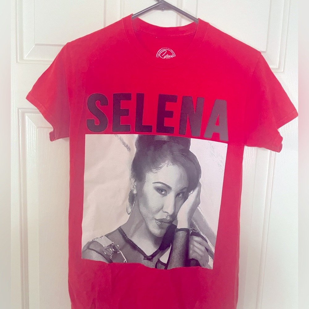 Selena Quintanilla red T shirt size small New Without Tags Distressed
